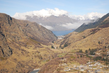 Cesta do Queenstown, dějiště WG.